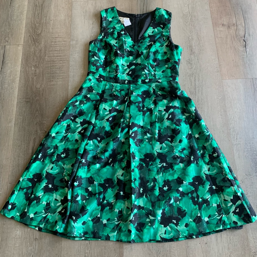 Size 8, Emerald Green Floral Formal by Kasper.